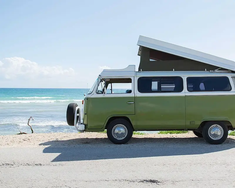 Escapada de fin de semana en kombi desde Tulum: dos noches entre mar y selva